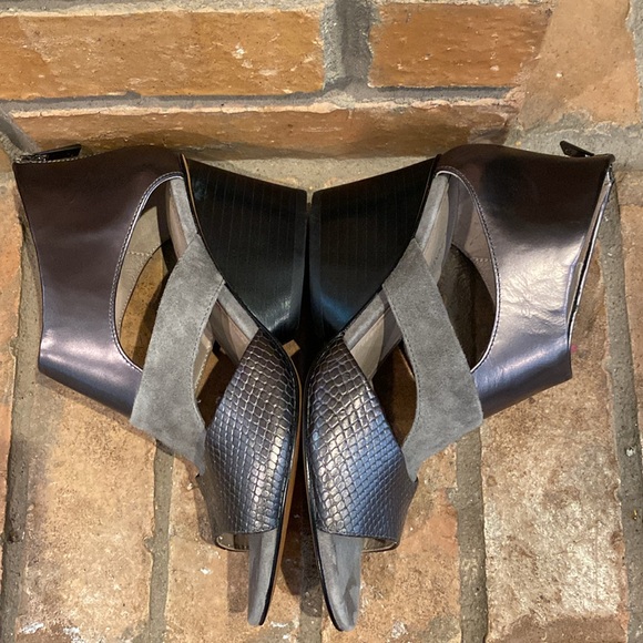 Donald J Pliner Jenkins Demi Wedge Peep-Toe Sandal - Size 8 - Picture 7 of 10